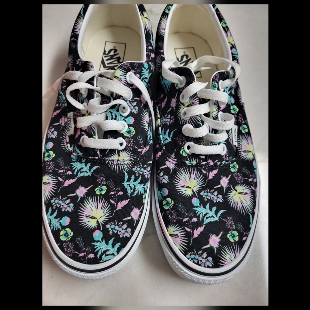 NEW VANS Paradise Floral Men Size 10....